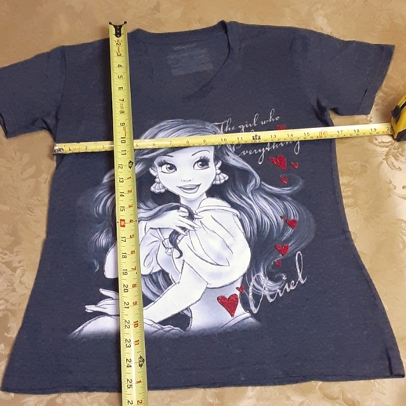 Disney Ariel " the girl who has Everything" Tee Shirt Short Sleeve Size M Women - Picture 4 of 6